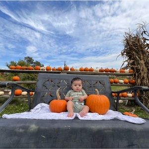 Meet your Posher, Devin